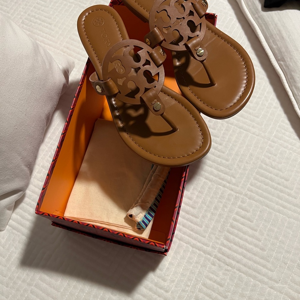 Tory Burch sandals! Like new Box bag are included